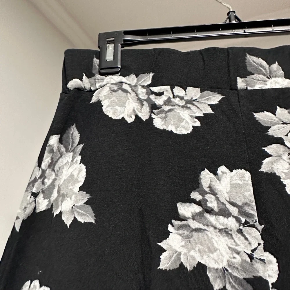 H&M Black White Floral Split Leg Maxi Skirt Women’s Size Medium Whimsigoth Fairy